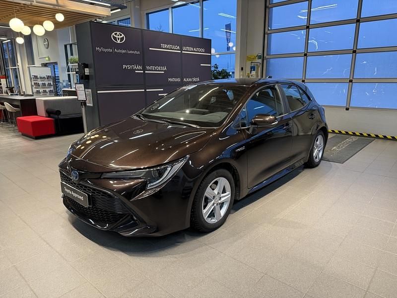 Käytetty Toyota Corolla Active 122 HP (89 kW) 2020 Ruskea (beige) Viistoperä
