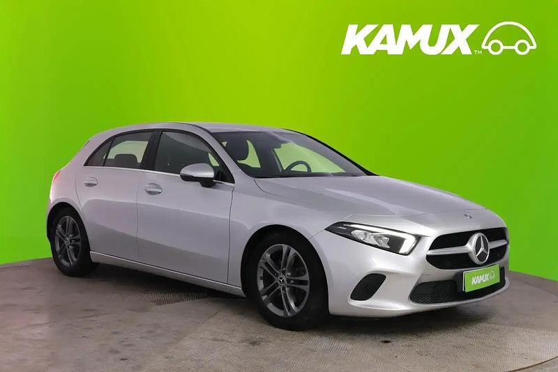 Hopea / harmaa Käytetty 2018 Mercedes A200 Style Sedan | 21 450 € (Perustarjous) - Kuva 1/4