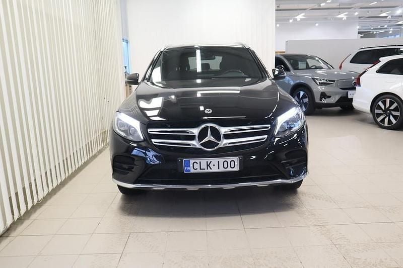 Käytetty Mercedes GLC350 Business 211 HP (155 kW) 2018 Musta Katumaasturi