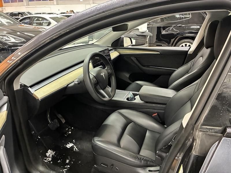 Käytetty Tesla Model Y 258 kW (351 HP) 2023 Katumaasturi