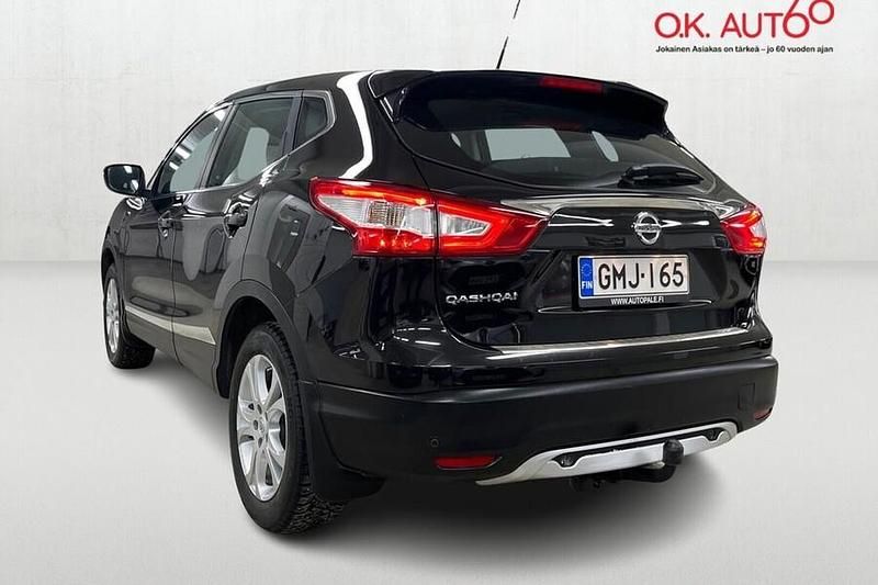 Käytetty Nissan Qashqai Acenta 131 HP (96 kW) 2017 Musta Katumaasturi