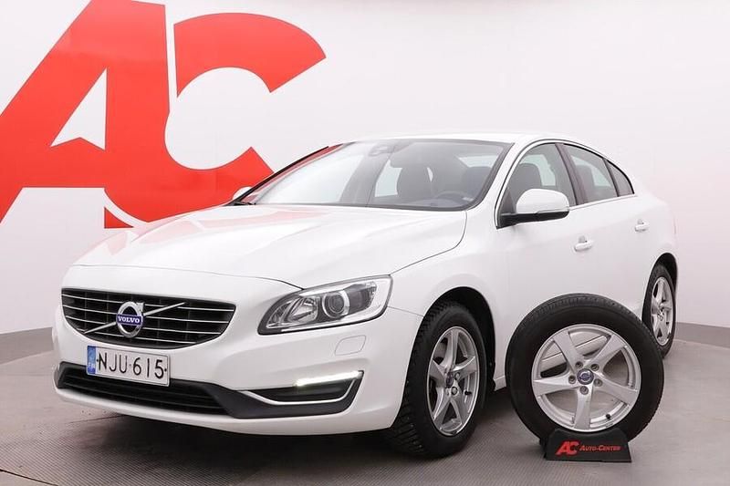 Valkoinen Käytetty 2015 Volvo S60 Business Edition Sedan | 17 990 € (Perustarjous) - Kuva 1/4