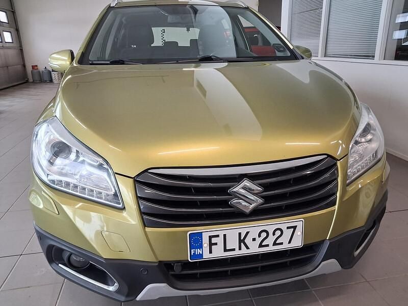 Käytetty Suzuki SX4 S-Cross GLX 120 HP (88 kW) 2014 Vihreä Viistoperä