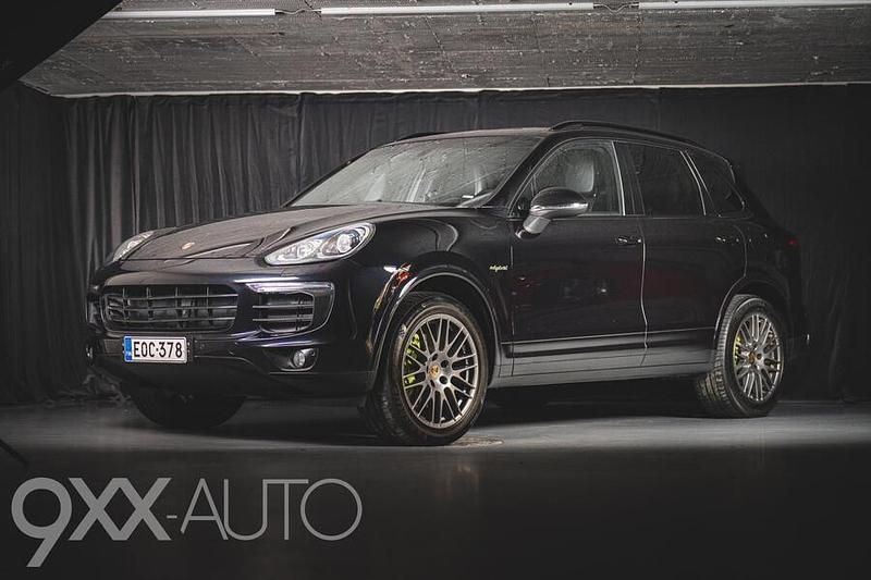 Käytetty Porsche Cayenne S E-Hybrid Platinum Edition 333 HP (244 kW) 2017 Katumaasturi