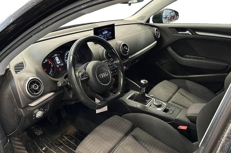 Käytetty Audi A3 Business 148 HP (108 kW) 2016 Musta Sedan