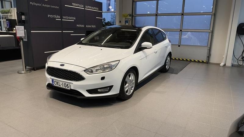 Valkoinen Käytetty 2016 Ford Focus Trend Viistoperä | 8 200 € (Hyvä tarjous) - Kuva 1/4