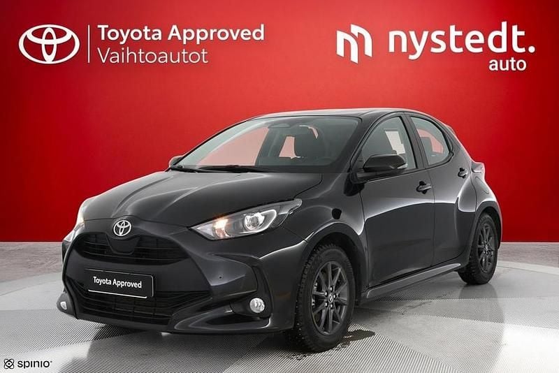 Käytetty Toyota Yaris Hybrid 116 HP (85 kW) 2024 Musta Viistoperä