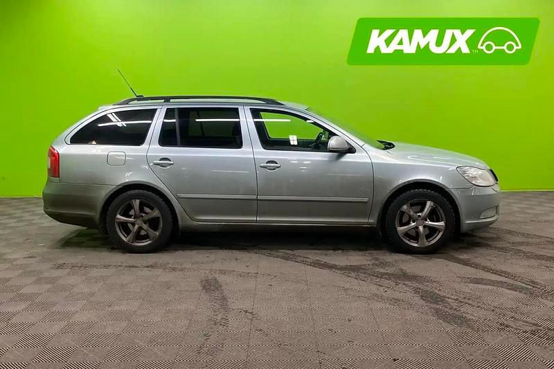 Käytetty Skoda Octavia Experience 140 HP (102 kW) 2013 Vihreä Farmari