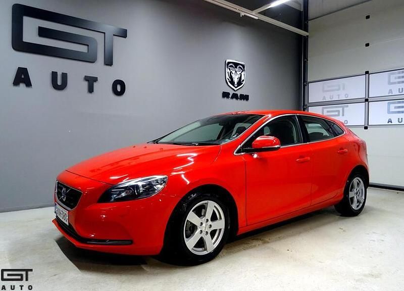 Käytetty Volvo V40 Momentum 114 HP (83 kW) 2015 Farmari