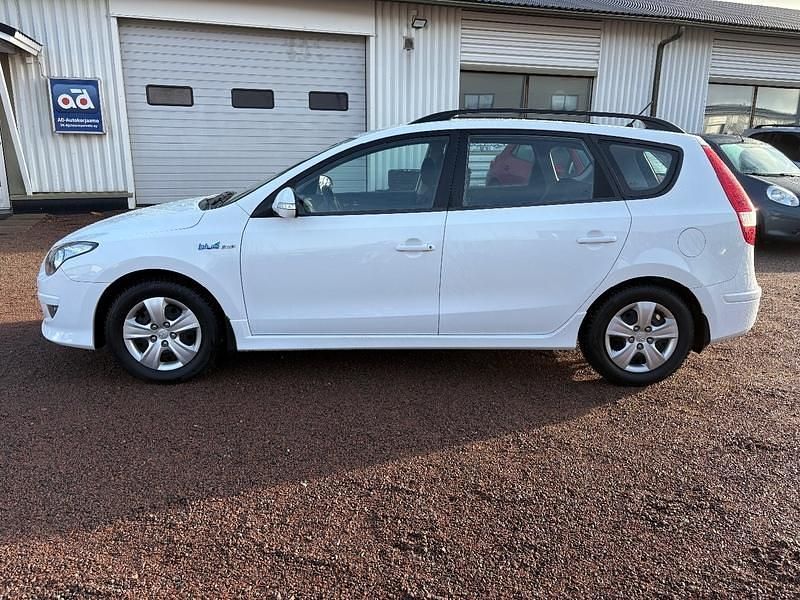 Käytetty Hyundai i30 Comfort 125 HP (91 kW) 2011 Farmari