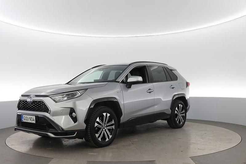 Käytetty Toyota RAV4 Hybrid Plus 306 HP (225 kW) 2021 Katumaasturi