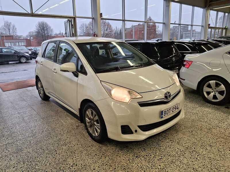 Valkoinen Käytetty 2011 Toyota Verso-S Sol Tila-auto | 3 600 € - Kuva 1/2