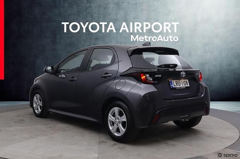 Käytetty Toyota Yaris Hybrid Active 116 HP (85 kW) 2022 Harmaa Viistoperä