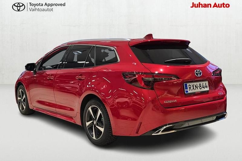 Käytetty Toyota Corolla Edition 140 HP (102 kW) 2025 Punainen Farmari