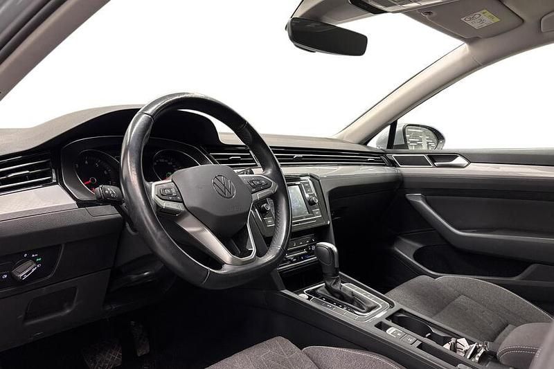 Käytetty VW Passat Comfortline 150 HP (110 kW) 2023 Harmaa Farmari