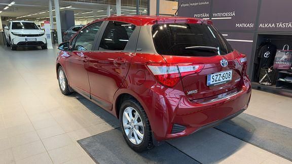 Käytetty Toyota Yaris Edition 72 HP (52 kW) 2019 Punainen Viistoperä