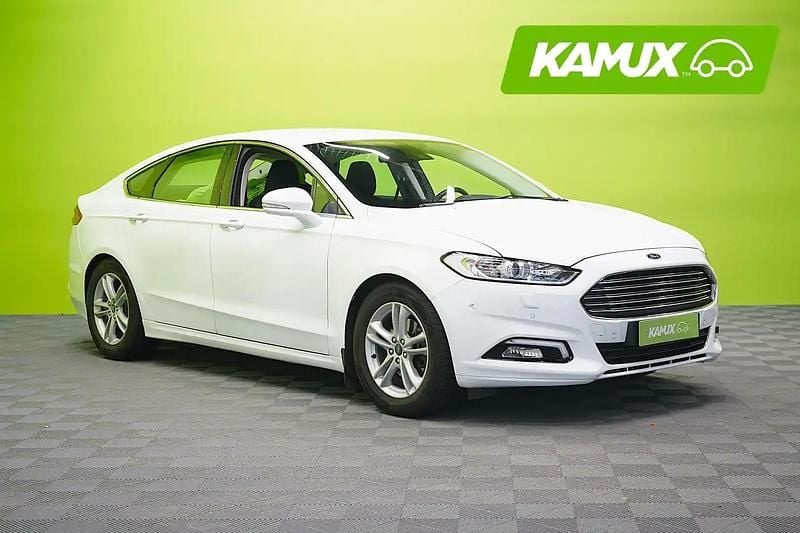 Valkoinen Käytetty 2017 Ford Mondeo Titanium Sedan | 12 890 € (Perustarjous) - Kuva 1/4