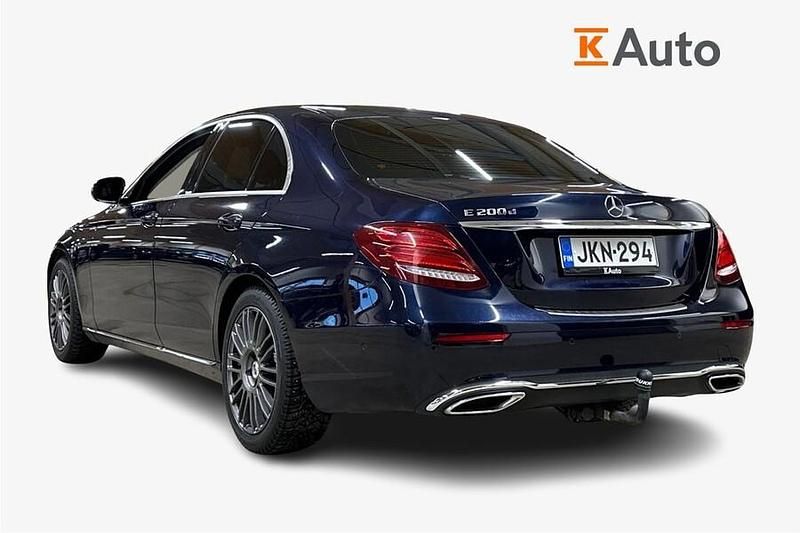 Käytetty Mercedes E200 Business 150 HP (110 kW) 2018 Sininen Sedan