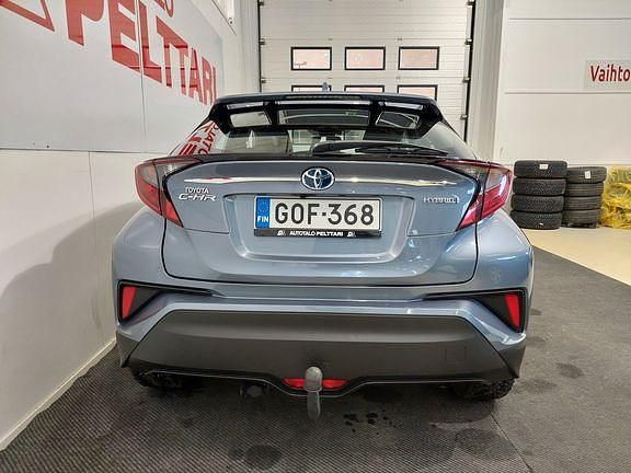 Käytetty Toyota C-HR Active 122 HP (89 kW) 2020 Hopea Katumaasturi