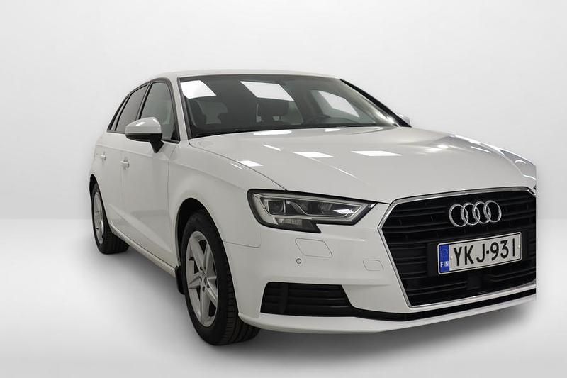 Käytetty Audi A3 Sportback Business 131 HP (96 kW) 2020 Valkoinen Viistoperä