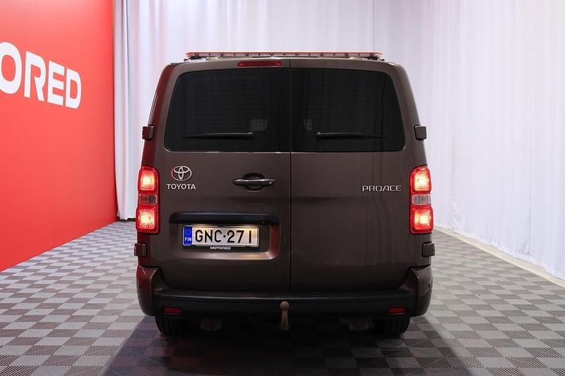 Käytetty Toyota Proace 177 HP (130 kW) 2019 Tila-auto