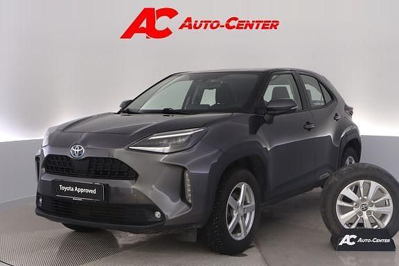 Harmaa Käytetty 2022 Toyota Yaris Cross Active Katumaasturi | 25 690 € (Perustarjous) - Kuva 1/4