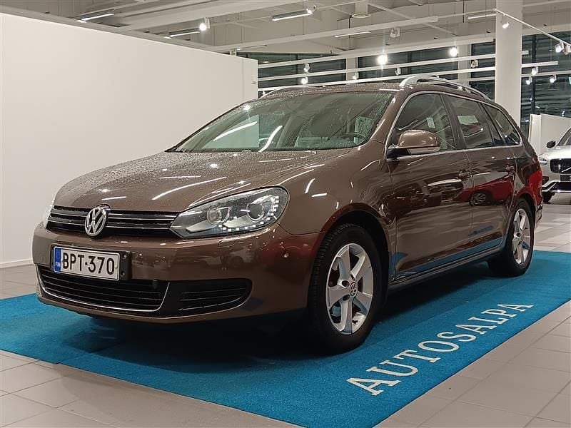 Ruskea Käytetty 2013 VW Golf VII Comfortline Farmari | 5 900 € (Supertarjous) - Kuva 1/4