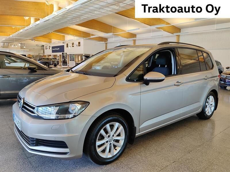 Ruskea Käytetty 2016 VW Touran Comfortline Tila-auto | 19 390 € (Kallis) - Kuva 1/4