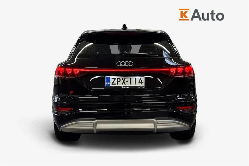 Uusi Audi SQ6 e-tron Comfort 355 kW (483 HP) 2026 Met. musta Katumaasturi
