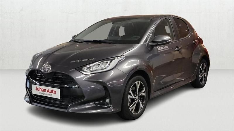 Käytetty Toyota Yaris Hybrid Plus 116 HP (85 kW) 2024 Harmaa Viistoperä