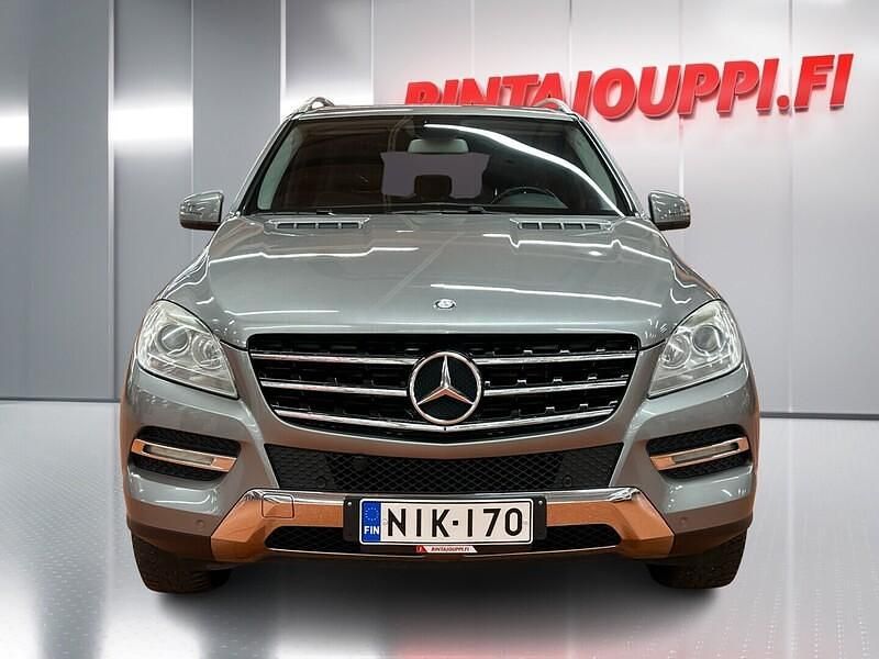 Käytetty Mercedes ML250 Business 204 HP (150 kW) 2011 Katumaasturi