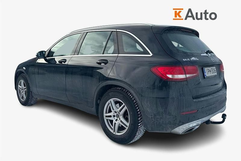 Käytetty Mercedes GLC250 Business 204 HP (150 kW) 2017 Musta Katumaasturi