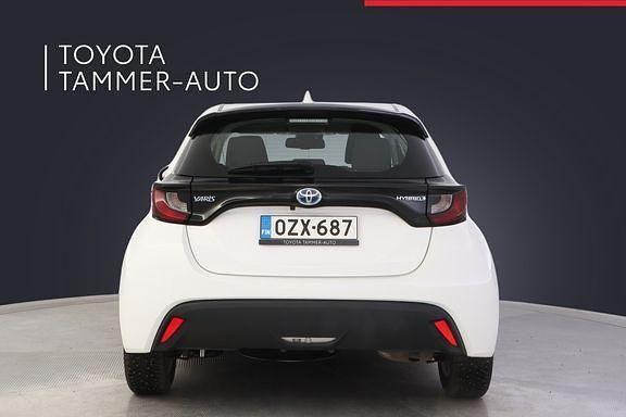 Käytetty Toyota Yaris Business Edition 114 HP (83 kW) 2023 Valkoinen Viistoperä