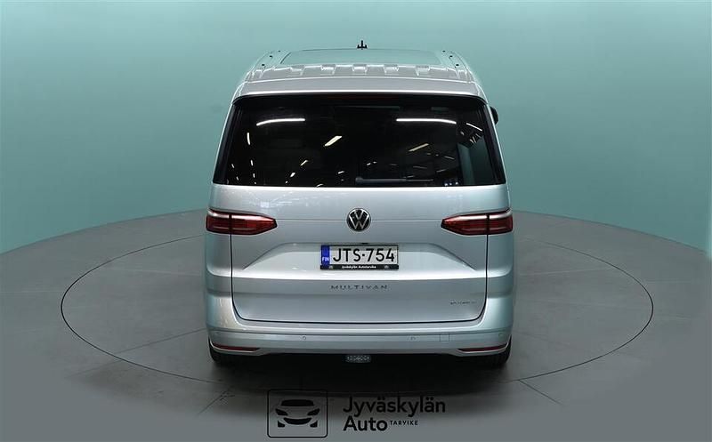 Käytetty VW Multivan Life 218 HP (160 kW) 2022 Ulkoväri Van