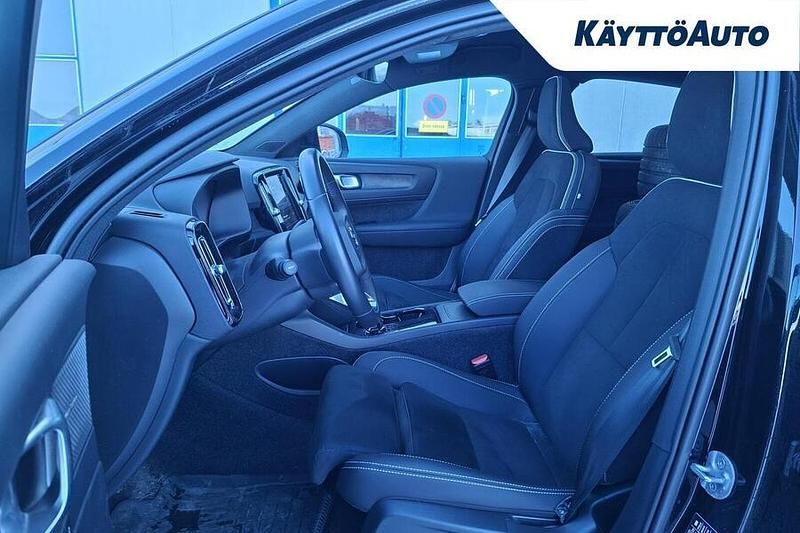 Käytetty Volvo EC40 Performance 325 kW (442 HP) 2025 Musta Katumaasturi