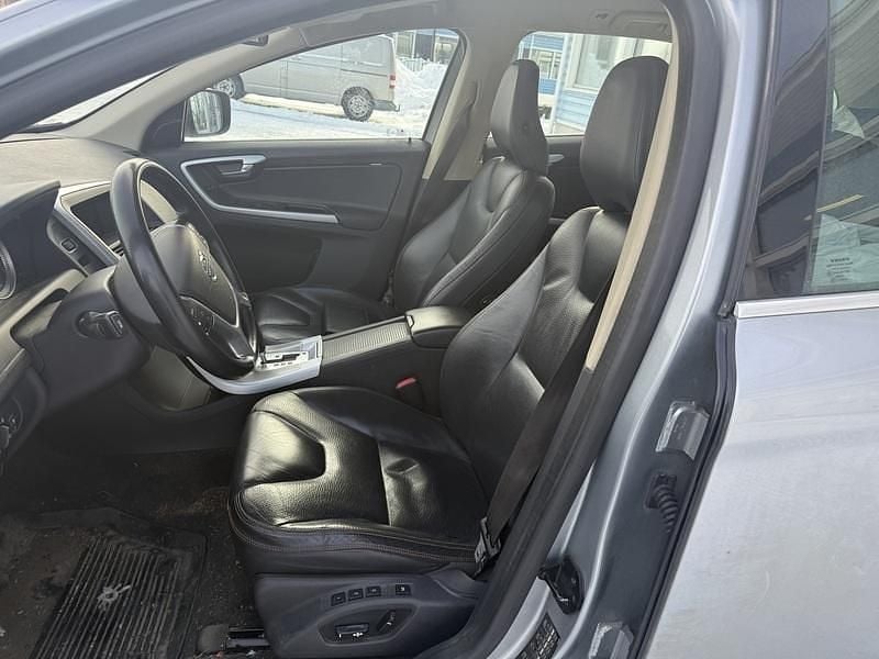 Käytetty Volvo XC60 Summum 205 HP (150 kW) 2011 Harmaa Katumaasturi