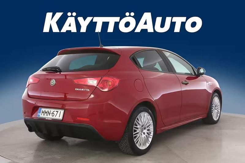 Käytetty Alfa Romeo Giulietta Super 170 HP (125 kW) 2016 Punainen Viistoperä