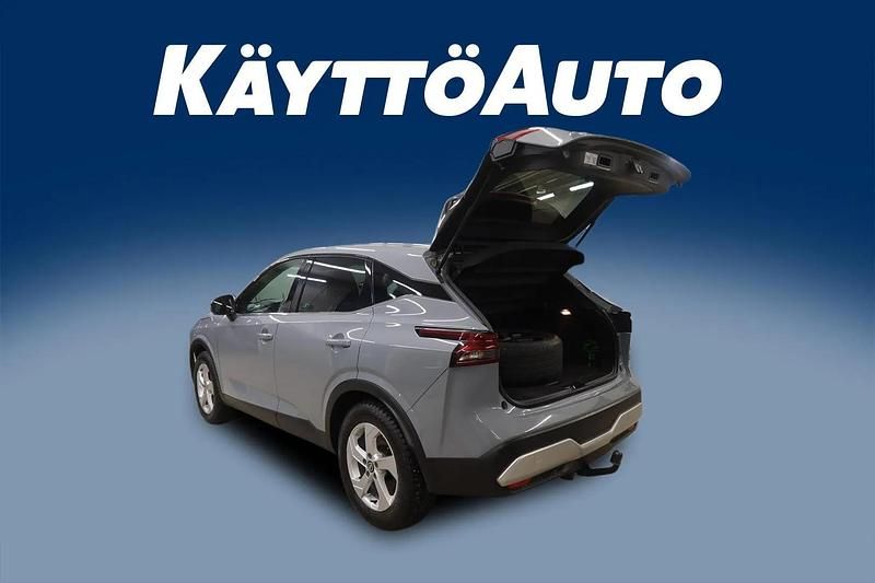 Käytetty Nissan Qashqai N-Connecta 158 HP (116 kW) 2022 Harmaa Katumaasturi