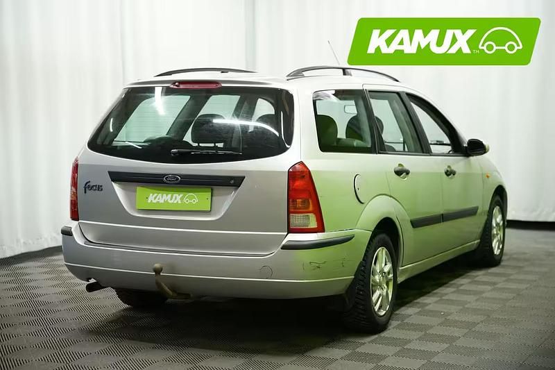 Käytetty Ford Focus Titanium 120 HP (88 kW) 2002 Valkoinen Farmari