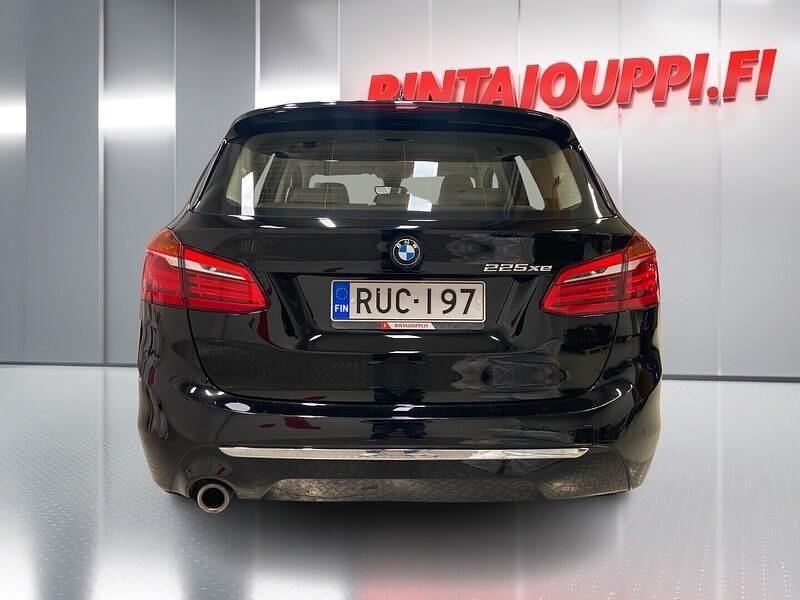 Käytetty BMW 225 Active Tourer Luxury Line 224 HP (164 kW) 2019 Tila-auto
