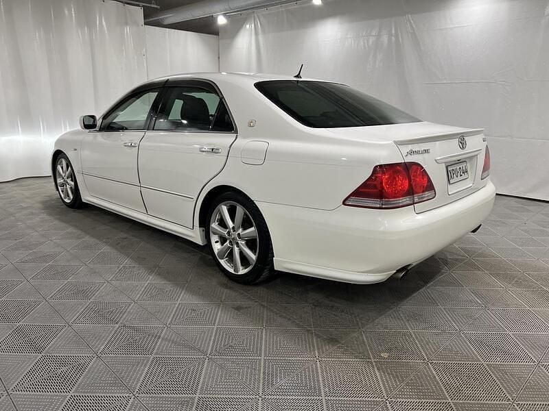 Käytetty Toyota Crown Edition 256 HP (188 kW) 2004 Sedan