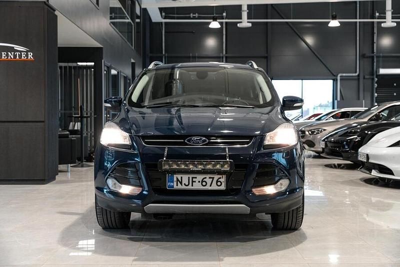 Käytetty Ford Kuga Titanium 140 HP (102 kW) 2013 Katumaasturi