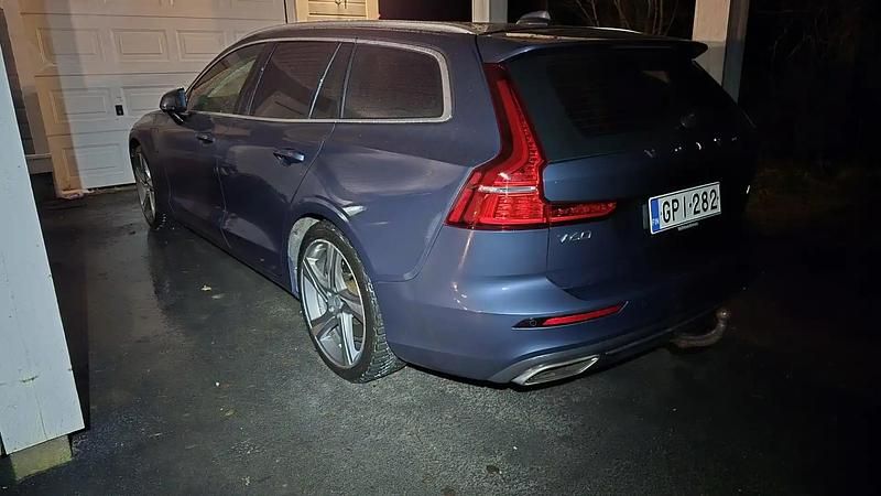 Sininen Käytetty 2022 Volvo V60 Farmari | 27 900 € (Perustarjous) - Kuva 1/1