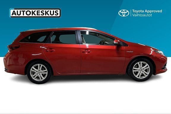 Käytetty Toyota Auris Touring Sports Style 99 HP (72 kW) 2017 Punainen Farmari