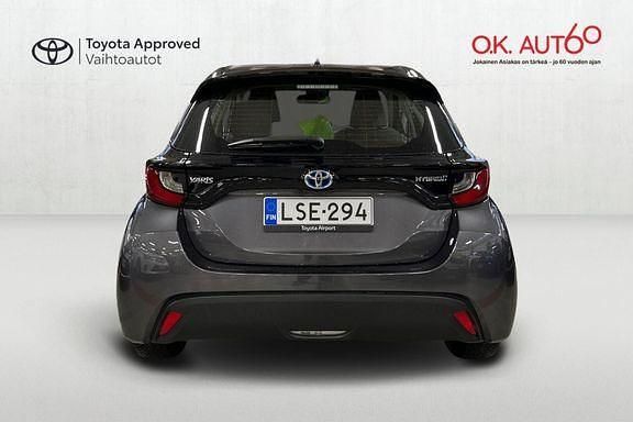 Käytetty Toyota Yaris Active 114 HP (83 kW) 2023 Harmaa Viistoperä