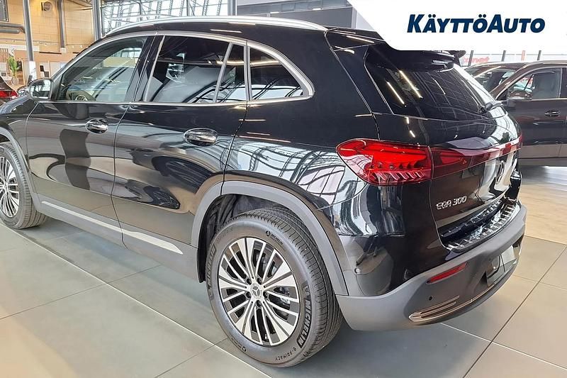 Uusi Mercedes EQA300 Business 167 kW (228 HP) 2025 Kosmoksenmusta metal Katumaasturi