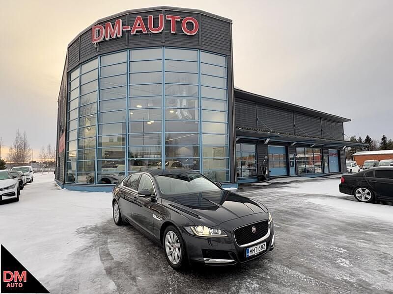 Harmaa Käytetty 2016 Jaguar XF Business Edition Sedan | 16 850 € - Kuva 1/4
