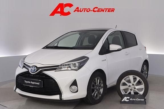 Käytetty Toyota Yaris Business Edition 72 HP (52 kW) 2016 Valkoinen Viistoperä