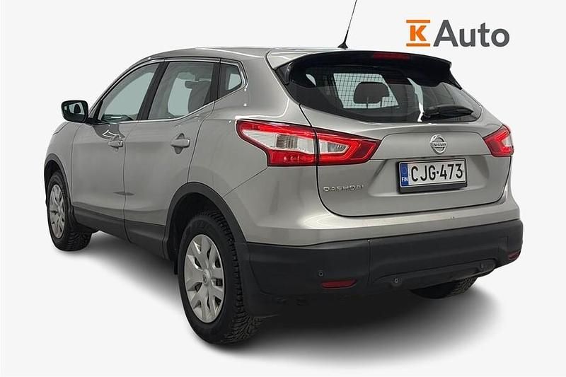 Käytetty Nissan Qashqai Visia 116 HP (85 kW) 2015 Hopea Katumaasturi