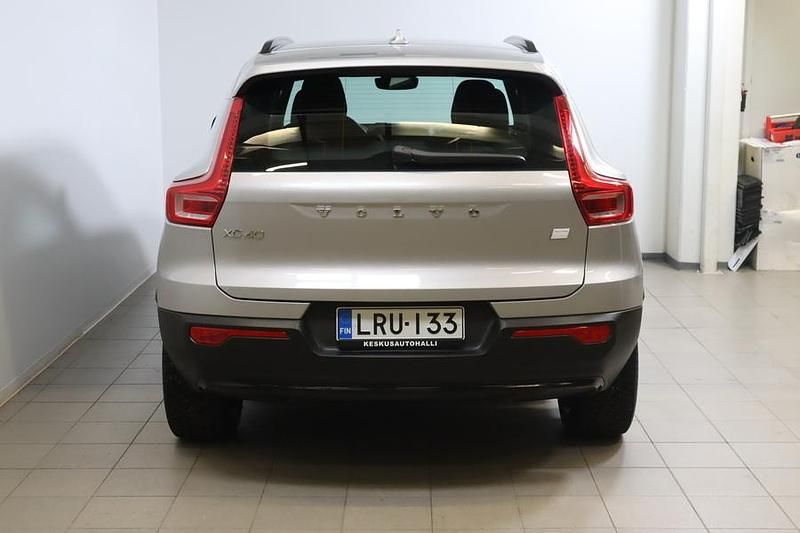 Käytetty Volvo XC40 Plus 169 kW (231 HP) 2023 Hopea Katumaasturi